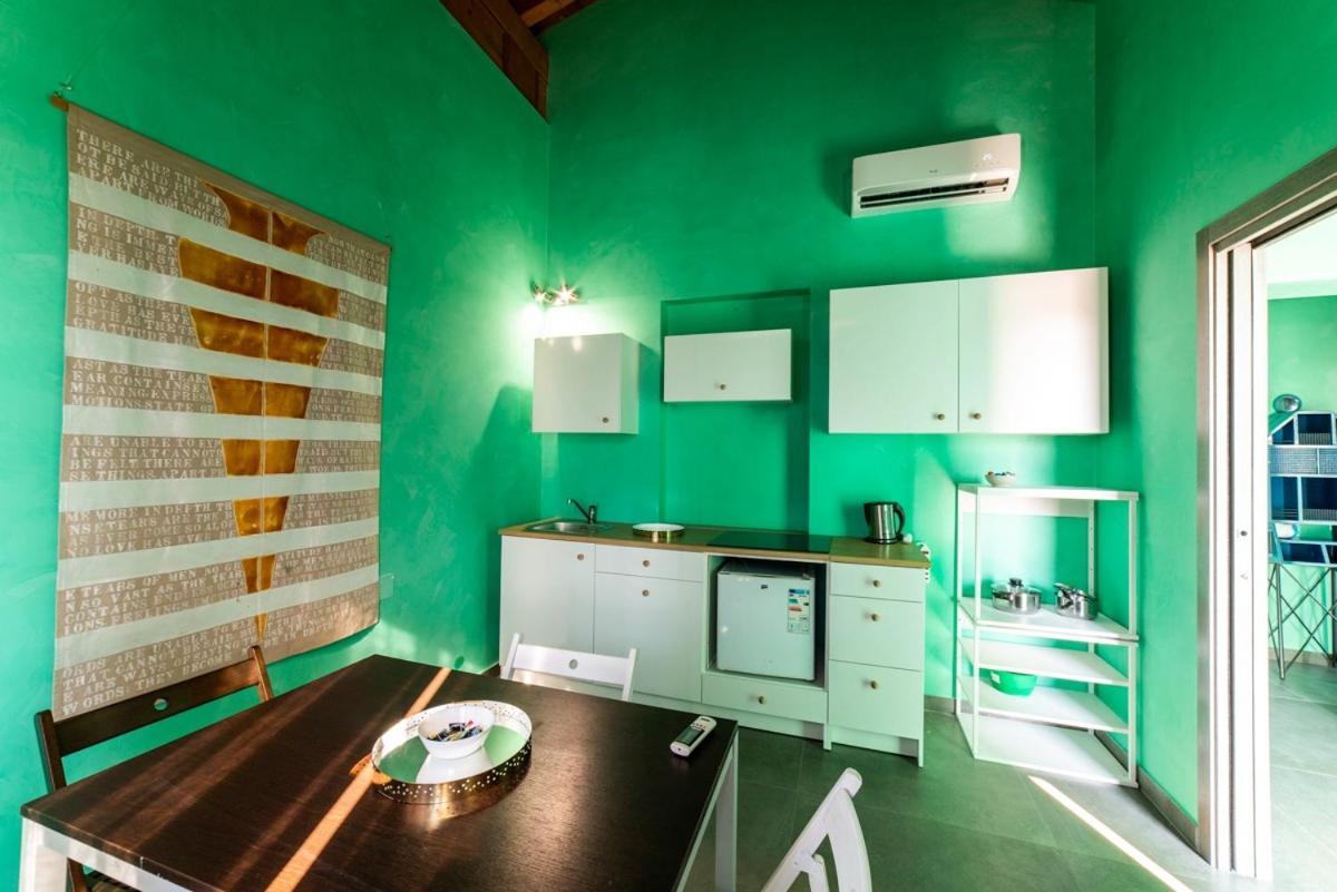 Speciale Tarshito'S Home - Atrium And Terrace バーリ エクステリア 写真